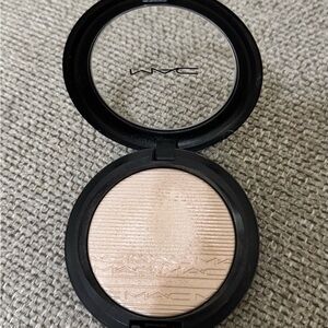 MAC Cosmetics Mineralize Skinfinish Soft Gold